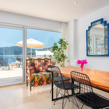 Oezel Havuzlu Bueyuek - Kalkan Plaja Sadece 200mt