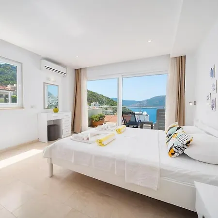 Oezel Havuzlu Bueyuek - Kalkan Plaja Sadece 200mt *