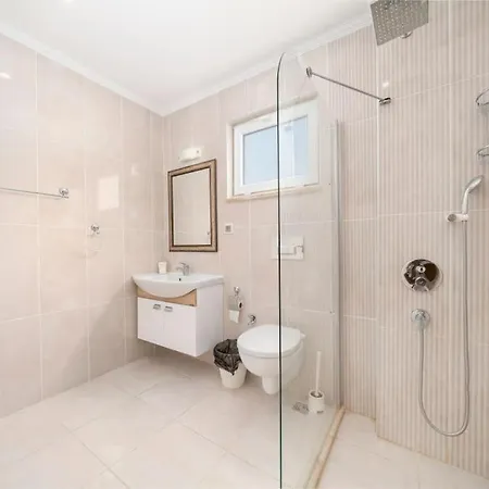 Oezel Havuzlu Bueyuek - Kalkan Plaja Sadece 200mt 빌라