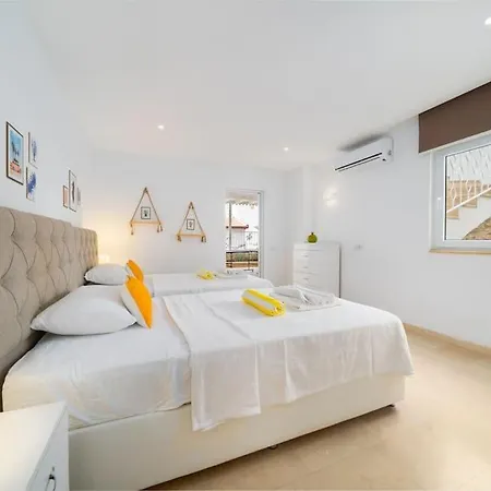 빌라 Oezel Havuzlu Bueyuek - Kalkan Plaja Sadece 200mt *