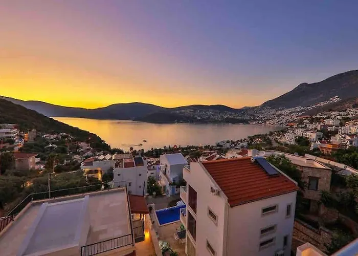 Oezel Havuzlu Bueyuek - Kalkan Plaja Sadece 200mt *