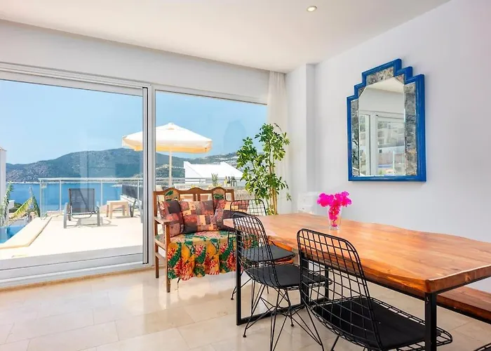 Oezel Havuzlu Bueyuek - Kalkan Plaja Sadece 200mt